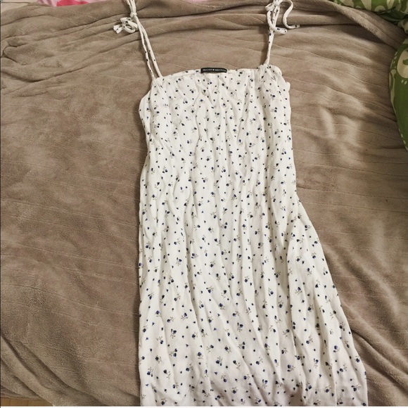 Brandy Melville Dresses & Skirts - Brandy Meville Floral Dress
